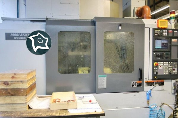 Вертикально-фрезерный станок с ЧПУ Mori Seiki NV 5000 3+2AX