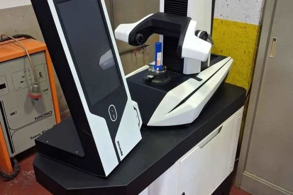 Вертикальный 5-осевой обрабатывающий центр  Hardinge XR 600