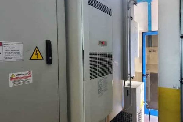 Вертикальний 5-осьовий обробний центр Hardinge XR 600