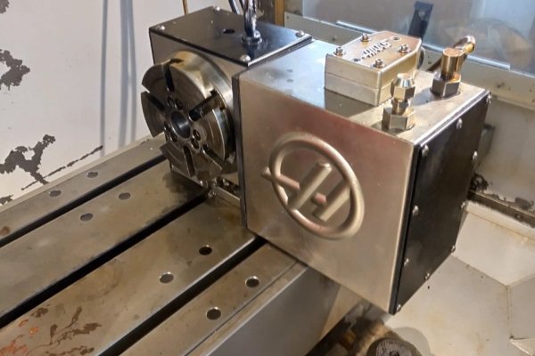 Вертикальный фрезерный обрабатывающий центр с ЧПУ + 4-я ось HAAS  VF-2 + HRT-160