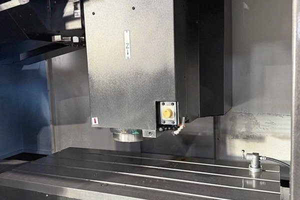 Вертикальний фрезерний обробний центр з ЧПУ DOOSAN DNM 5700