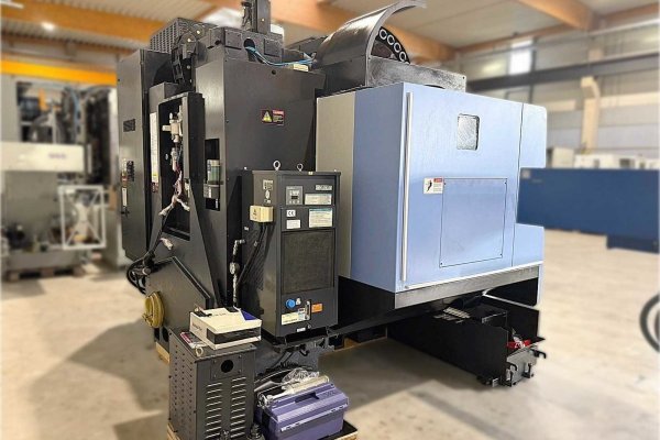 Вертикальний фрезерний обробний центр з ЧПУ DOOSAN DNM 5700