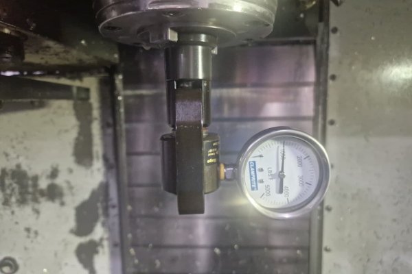 Вертикальний фрезерний обробний центр з ЧПУ HAAS VF-2