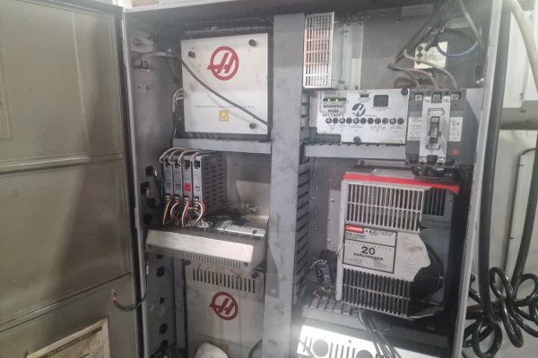Вертикальний фрезерний обробний центр з ЧПУ HAAS VF-2