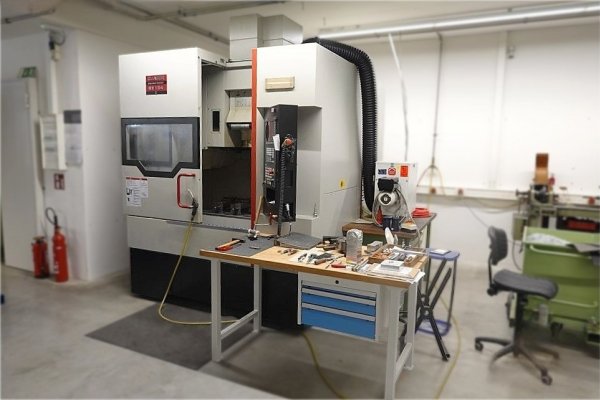 Вертикальный фрезерный обрабатывающий центр с ЧПУ QUASER MV 154 C-10B