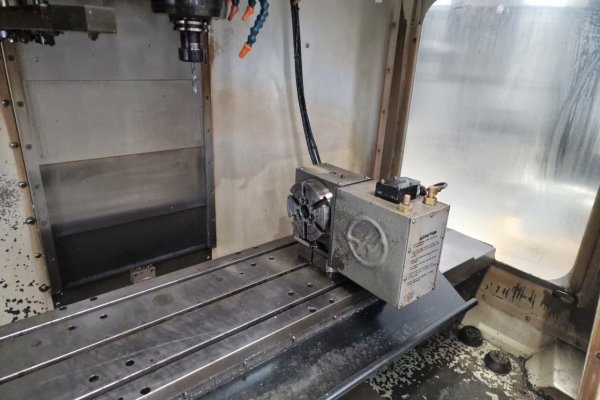Вертикальний фрезерний обробний центр з ЧПУ (з 4 віссю) HAAS VF-2SS