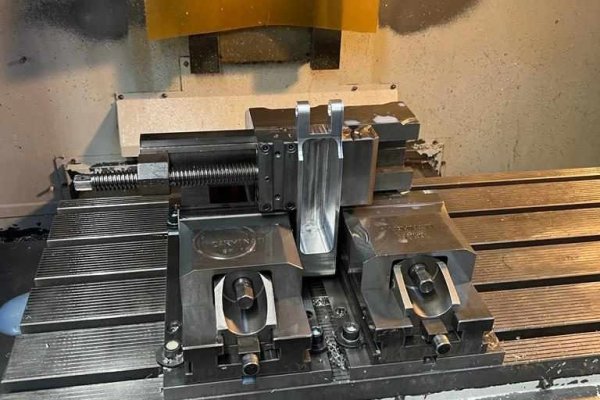 Вертикальний обробний центр BRIDGEPORT VMC 1000 22