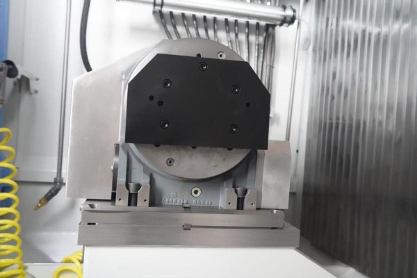 Вертикальный обрабатывающий центр CHIRON MILL 1250