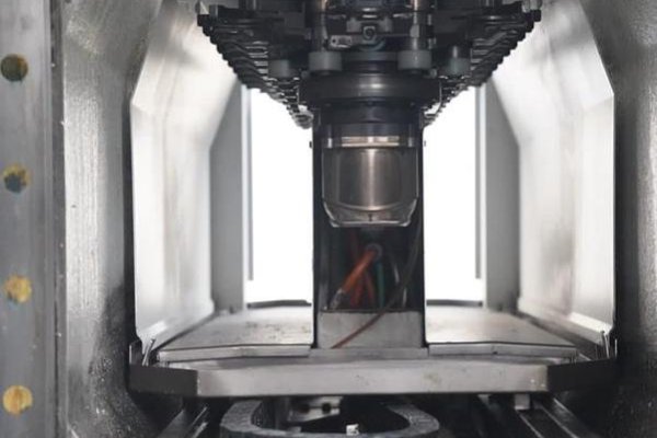 Вертикальный обрабатывающий центр CHIRON MILL 1250