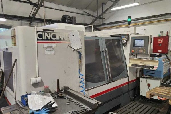 Вертикальный обрабатывающий центр CINCINNATI ARROW 1250