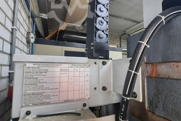 Вертикальний обробний центр з ЧПУ Bridgeport VMC 500
