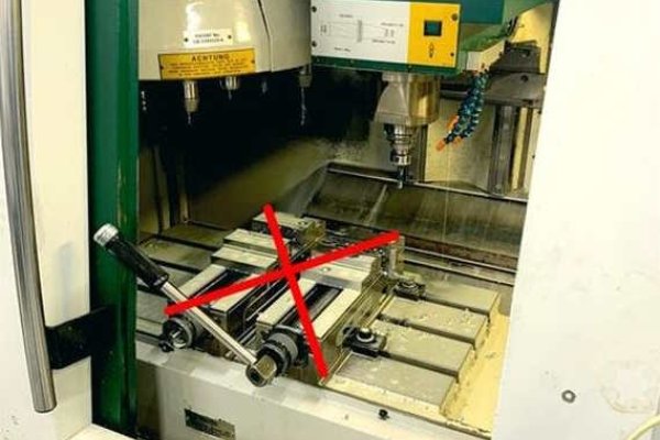 Вертикальный обрабатывающий центр с ЧПУ BRIDGEPORT VMC 600