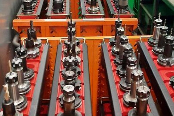 Вертикальний обробний центр з ЧПУ Deckel Maho DMF 220 Linear