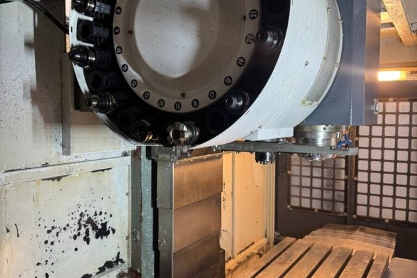 Вертикальный обрабатывающий центр с ЧПУ Feeler QM-40SA