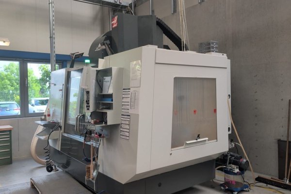 Вертикальний обробний центр з ЧПУ HAAS VF-5XT