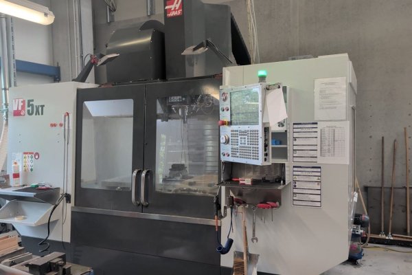 Вертикальний обробний центр з ЧПУ HAAS VF-5XT