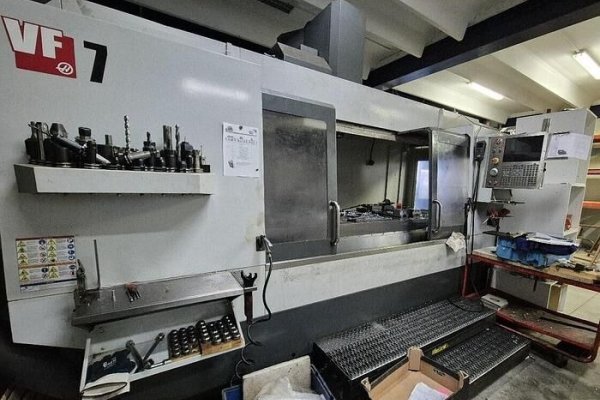 Вертикальний обробний центр з ЧПУ Haas VF-7/40