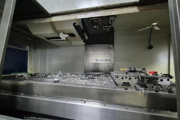 Вертикальный обрабатывающий центр с ЧПУ Haas VF-7/40 
