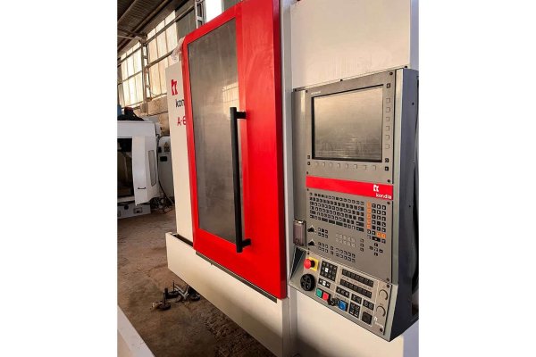 Вертикальный обрабатывающий центр с ЧПУ KONDIA A 6 CNC