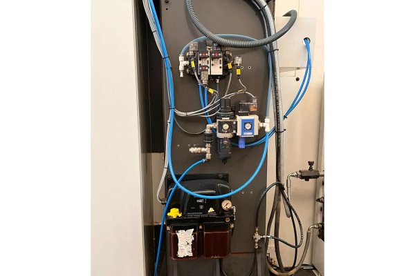 Вертикальный обрабатывающий центр с ЧПУ KONDIA A 6 CNC