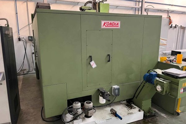 Вертикальный обрабатывающий центр с ЧПУ KONDIA CM 1650 CNC