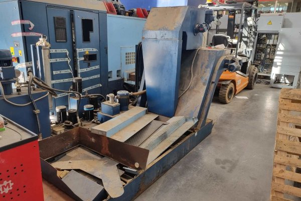 Вертикальний обробний центр з ЧПУ MATSUURA V. MAX 800 - 2002 р.