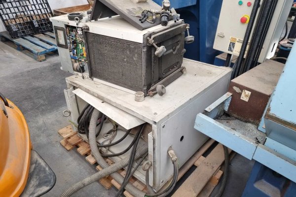 Вертикальний обробний центр з ЧПУ MATSUURA V. MAX 800 - 2002 р.