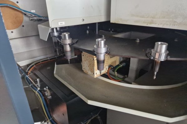 Вертикальний обробний центр  з ЧПУ MIKRON HSM 500