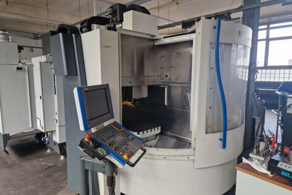 Вертикальный обрабатывающий центр с ЧПУ MIKRON HSM 500