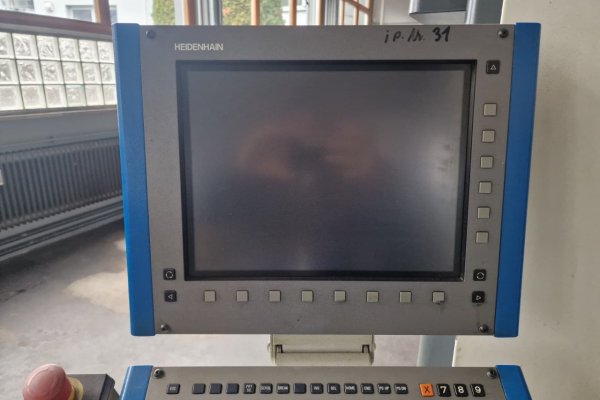 Вертикальний обробний центр  з ЧПУ MIKRON HSM 500