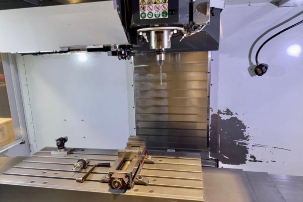 Вертикальный обрабатывающий центр с ЧПУ (с 4-й осью) HAAS VF-3