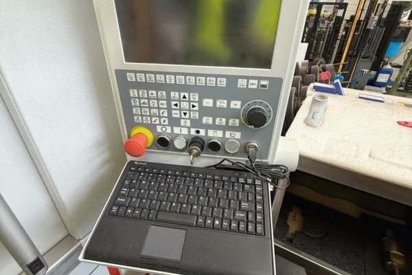 Вертикальний токарно-фрезерний обробний центр із ЧПУ EMAG VMC 450 MT
