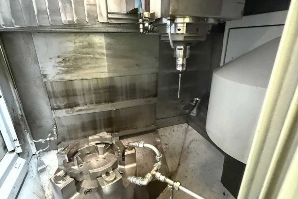 Вертикальний токарно-фрезерний обробний центр із ЧПУ EMAG VMC 450 MT