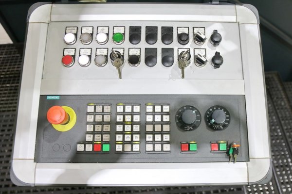 Вертикальный токарный обрабатывающий центр с ЧПУ PITTLER - PV 4000