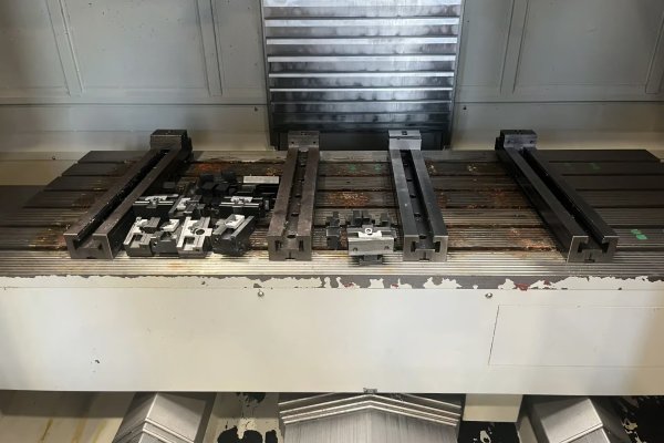 Високоточний 3-осьовий обробний центр з ЧПУ KUNZMANN BA 1500 H