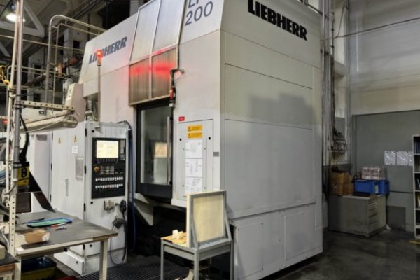Зубодовбальний верстат з ЧПУ LIEBHERR LFS 200
